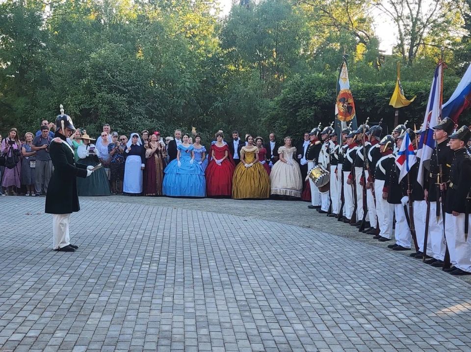 ��������� �������: � ������ �����������, ����������� 170-����� ��������� ������ ������� �����������, �������� ���� ���������� �����