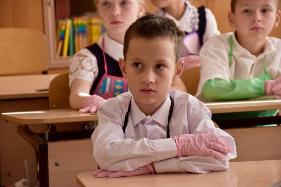 Творчество объединяет. В этом сегодня убеждались ребята на внеурочном занятии «Разговоры о важном» Творчество объединяет. В этом сегодня убеждались ребята на внеурочном занятии «Разговоры о важном»