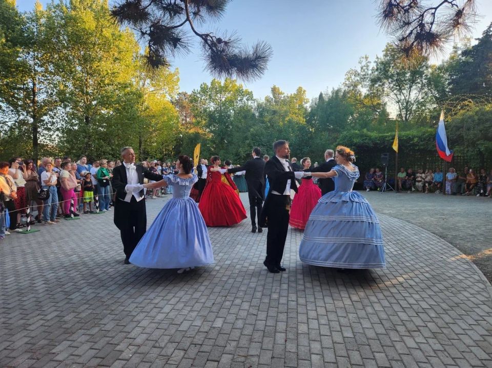 ��������� �������: � ������ �����������, ����������� 170-����� ��������� ������ ������� �����������, �������� ���� ���������� �����