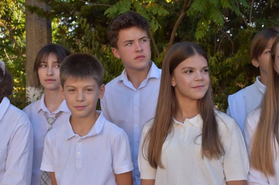 Творчество объединяет. В этом сегодня убеждались ребята на внеурочном занятии «Разговоры о важном» Творчество объединяет. В этом сегодня убеждались ребята на внеурочном занятии «Разговоры о важном»