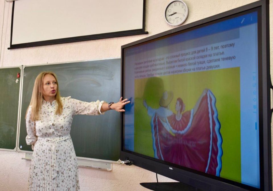 Творчество объединяет. В этом сегодня убеждались ребята на внеурочном занятии «Разговоры о важном» Творчество объединяет. В этом сегодня убеждались ребята на внеурочном занятии «Разговоры о важном»