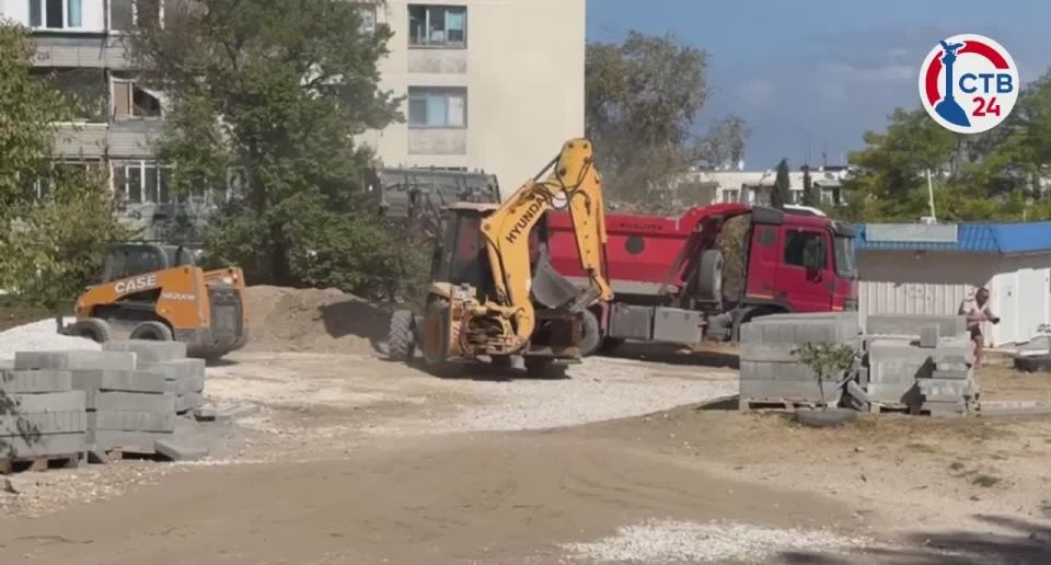 На улице Флагманской благоустраивают пешеходную сеть