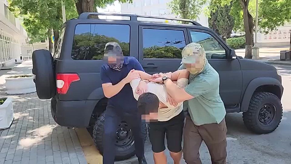 Жителя Севастополя задержали за призывы ударить по Крымскому мосту