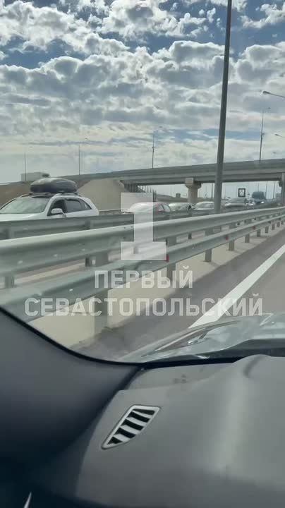 505 машин стоят в пробке на выезде из Керчи у Крымского моста