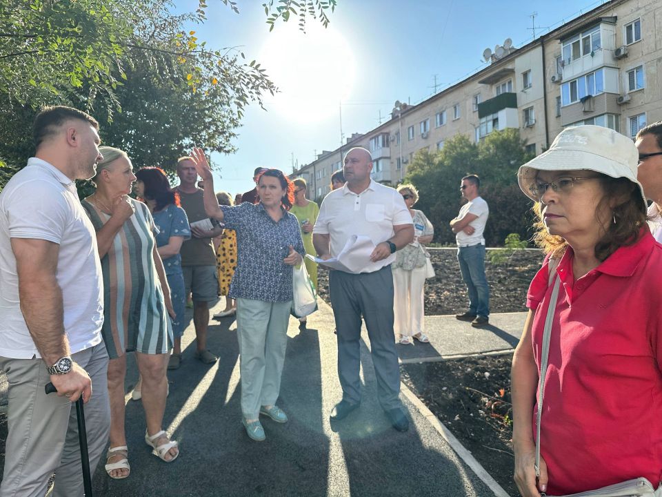 Владимир Немцев: Провёл встречу с жителями улиц Глухова и Вакуленчука для обсуждения финального этапа благоустройства пешеходной сети между домами Глухова, 3 и Вакуленчука, 10 Владимир Немцев: Провёл встречу с жителями улиц Глухова и Вакуленчука для обсуждения финального этапа благоустройства пешеходной сети между домами Глухова, 3 и Вакуленчука, 10