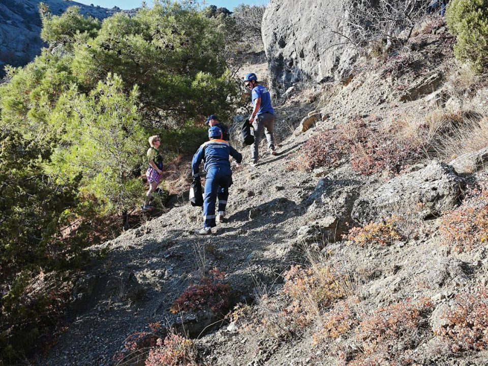 Туристку вывели с труднодоступного участка тропы под Балаклавой