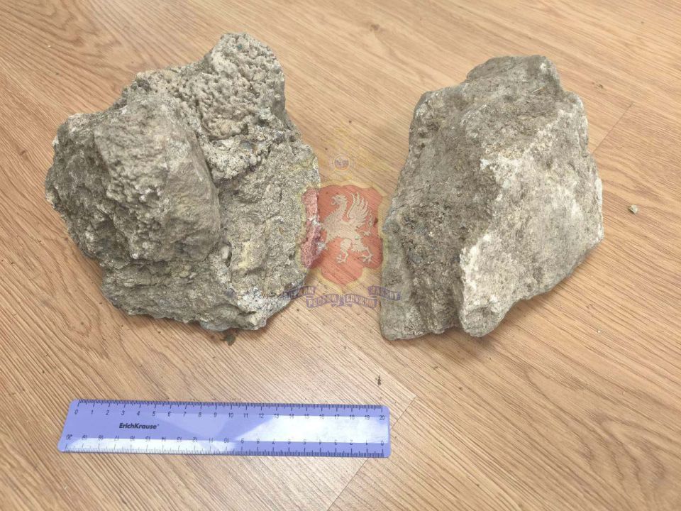 Случайный автомобиль стал жертвой камня, выброшенного севастопольцем из окна