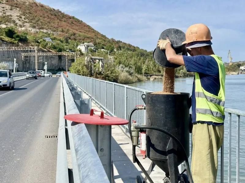 На мосту через речку Чёрная вводят реверсивное движение