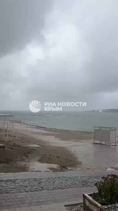 Кадры утреннего дождя в Севастополе от РИА Новости Крым