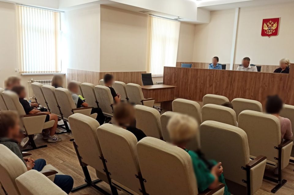 В прокуратуре Гагаринского района г. Севастополя состоялась встреча с подростками, состоящими на профилактическом учете в отделении по делам несовершеннолетних территориального отдела полиции в связи с частыми уходами из...