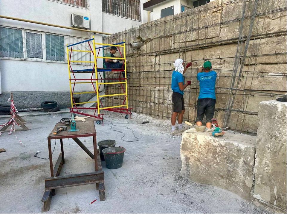 Владимир Немцев: Встретился с жителями домов по улице Вакуленчука, чтобы обсудить ход капитального ремонта подпорных стен на ул. Вакуленчука 10, 12, 14