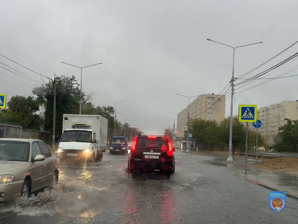 Госавтоинспекция напоминает о ПДД при ухудшении погодных условий   Уважаемые водители и пешеходы! Выпадение осадков приводит к ухудшению условий дорожного движения, в результате чего снижается видимость на дороге, будьте...