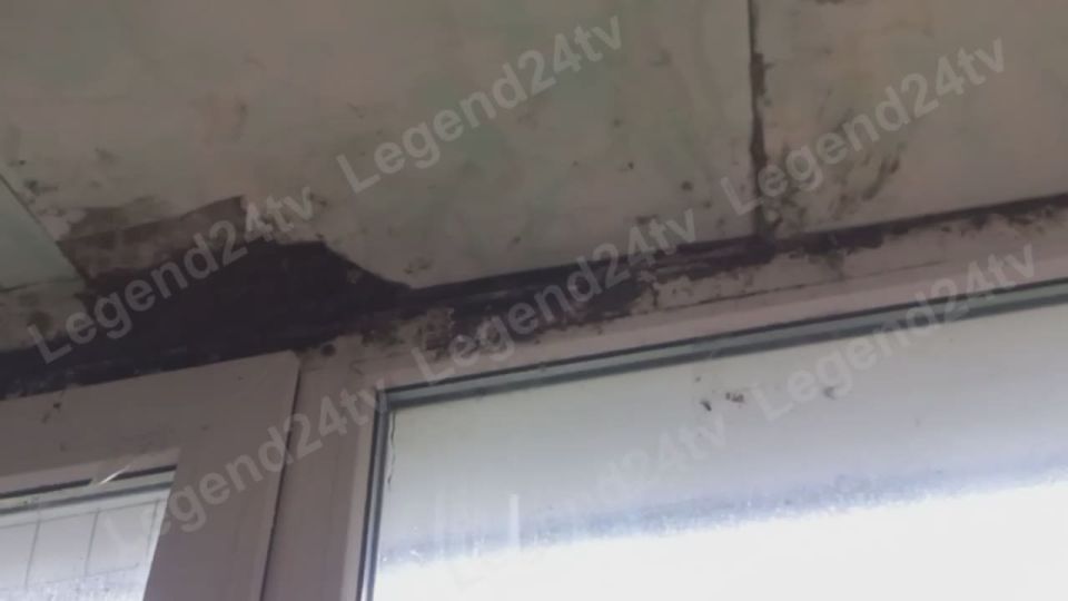 У жильцов дома по адресу проспект Генерала Острякова 174 заливает балкон