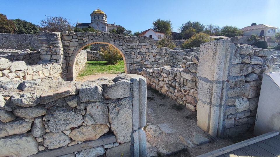 Межсезонье в Севастополе – время, когда город раскрывает свои новые грани, становится более камерным и наполненным особой атмосферой