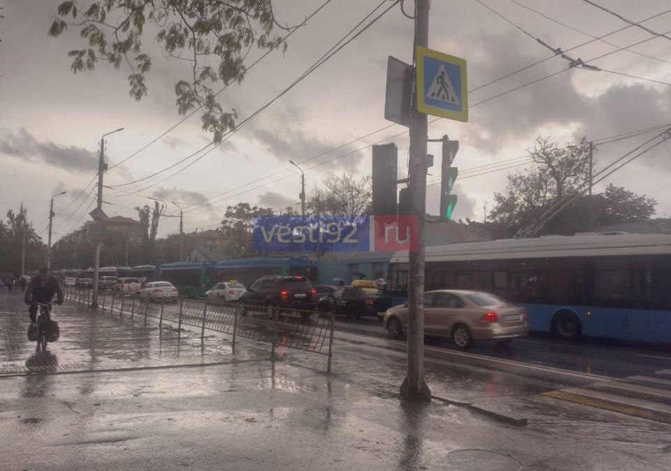 В связи с проведением аварийно-восстановительных работ временно отключена контактная сеть на улицах Кожанова, Гоголя, проспекте Генерала Острякова и улице Хрусталева