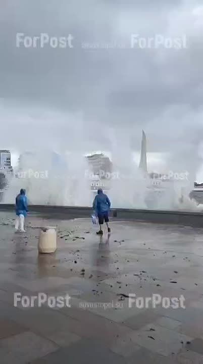 Штормит. Следим за плиткой