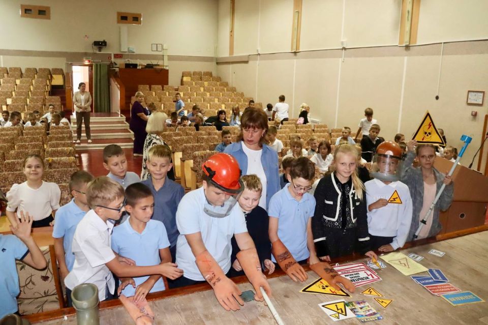 Не скучные занятия. Специалисты ООО «Севастопольэнерго» проводят уроки электробезопасности для школьников