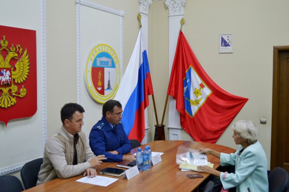 Заместитель прокурора города Севастополя Евгений Кадамов провел выездной личный прием жителей Ленинского муниципального округа Заместитель прокурора города Севастополя Евгений Кадамов провел выездной личный прием жителей Ленинского муниципального округа