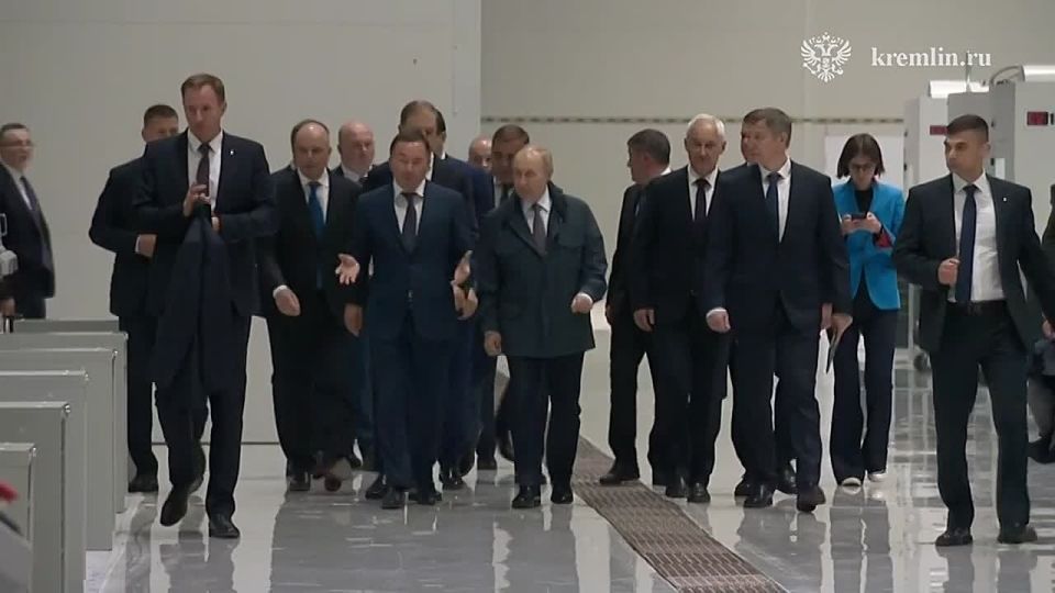 В День оружейника Путин посетил оборонное предприятие «Мотовилихинские заводы» в Перми – Кремль