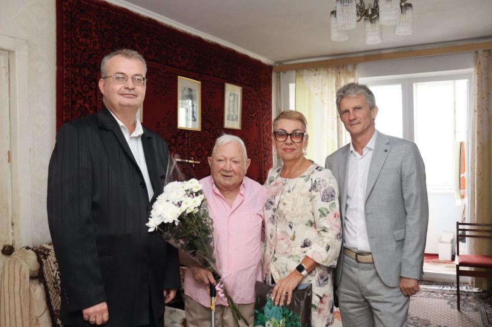 #поздравляемветеранов. Сегодня день рождения отмечает ветеран Великой Отечественной войны, почетный гражданин Гагаринского района, Даньшин Константин Александрович Константин Александрович родился 19 сентября 1927 года в...