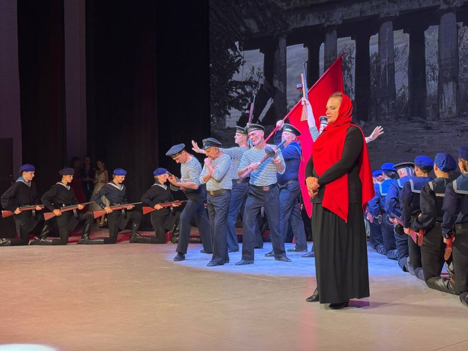 Михаил Развожаев: 21 сентября Севастополь присоединится к Всероссийскому фестивалю-празднику «Вместе мы – Россия!» Главным событием станет телемост «Поклонимся великим тем годам», который в прямом эфире объединит... Михаил Развожаев: 21 сентября Севастополь присоединится к Всероссийскому фестивалю-празднику «Вместе мы – Россия!» Главным событием станет телемост «Поклонимся великим тем годам», который в прямом эфире объединит...