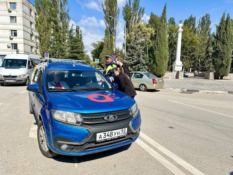 В Балаклаве проверили законность работы туристических автобусов и такси