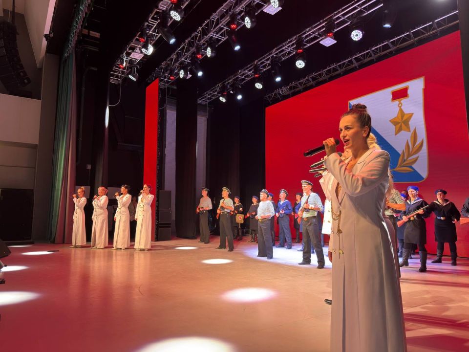 Михаил Развожаев: 21 сентября Севастополь присоединится к Всероссийскому фестивалю-празднику «Вместе мы – Россия!» Главным событием станет телемост «Поклонимся великим тем годам», который в прямом эфире объединит... Михаил Развожаев: 21 сентября Севастополь присоединится к Всероссийскому фестивалю-празднику «Вместе мы – Россия!» Главным событием станет телемост «Поклонимся великим тем годам», который в прямом эфире объединит...