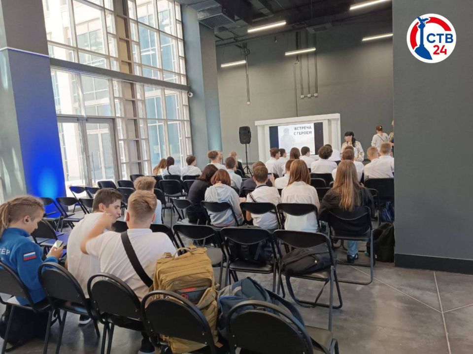 В Новом Херсонесе прошла первая встреча школьников с ветераном спецоперации Николаем Мищенковым