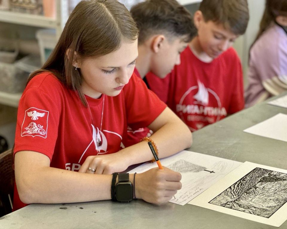 Учащиеся из Белгородской области в Севастопольской детской школе искусств Учащиеся из Белгородской области в Севастопольской детской школе искусств