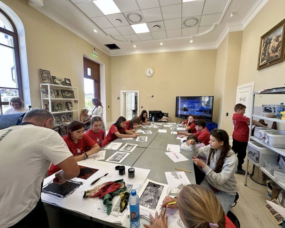 Учащиеся из Белгородской области в Севастопольской детской школе искусств Учащиеся из Белгородской области в Севастопольской детской школе искусств