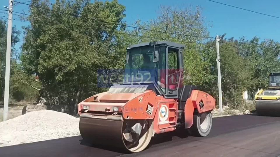 В селе Россошанка в Байдарской долине ремонтируют две дороги: переулок Запрудный и улицу Байдарскую