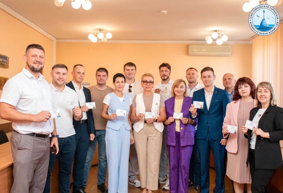 Удостоверения получили избранные депутаты