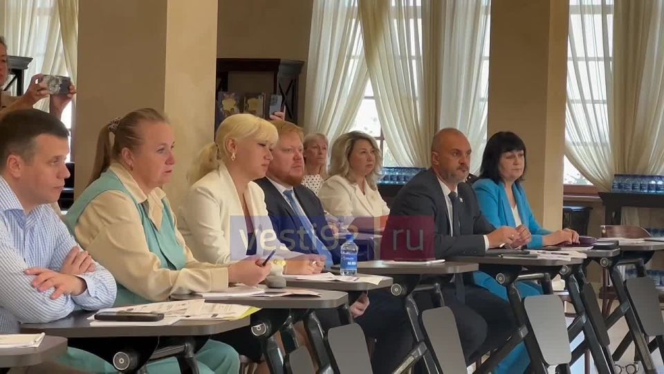 В Севастополе проходит Межрегиональный семинар-совещание «Эффективные меры интеграции воссоединенных субъектов РФ в российскую систему образования»