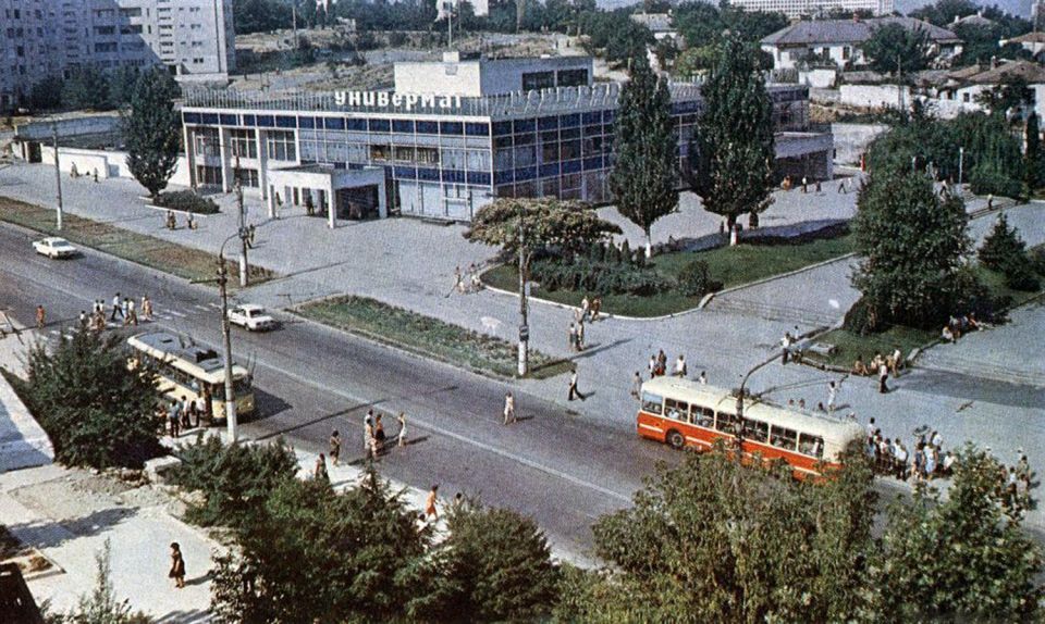 Центральный универмаг в Севастополе, 1980-1983 годы
