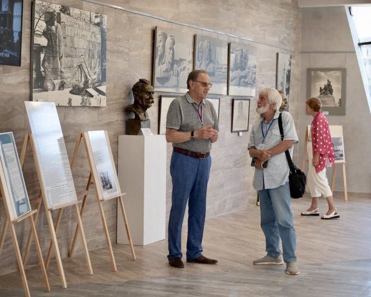 � ������ ������ �������� ������ ����������� ��������� �������� ������������ � 90-����� ���������� ����