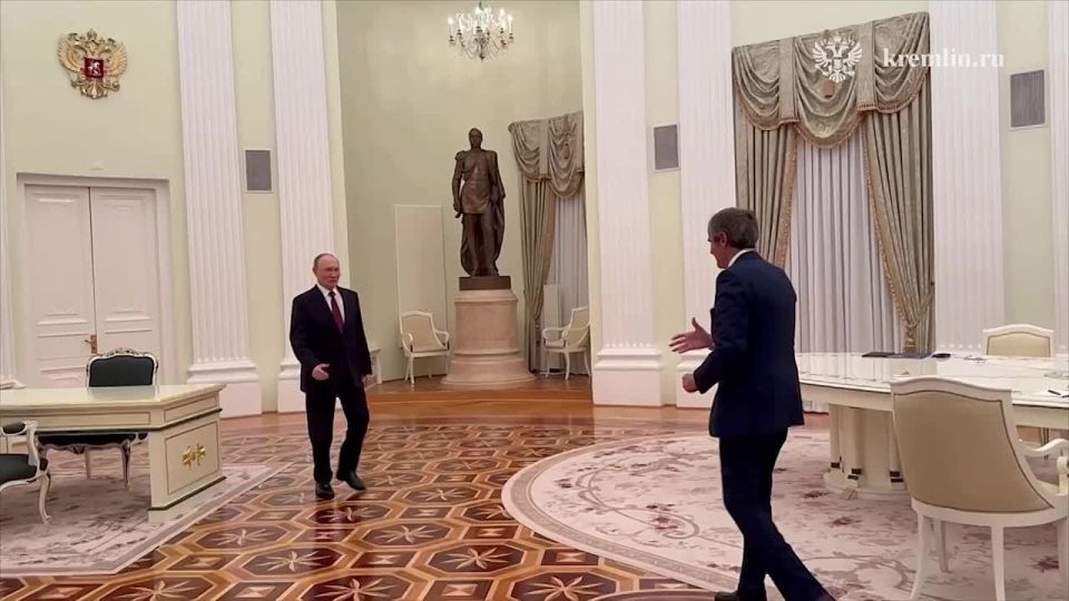 Владимир Путин принимает гендиректора МАГАТЭ Рафаэля Гросси в Кремле