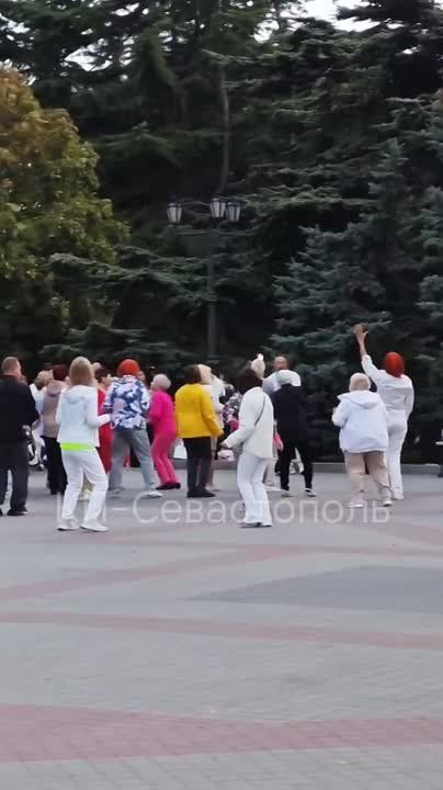 Похолодало! Мерзнете? Добро пожаловать на Приморский бульвар — здесь жарко