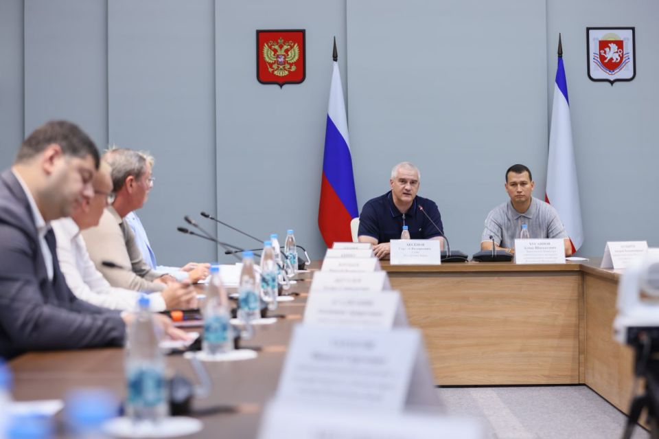 Сергей Аксёнов: Совместно с заместителем Министра строительства и жилищно-коммунального хозяйства Российской Федерации Алмазом Шаукатовичем Хусаиновым дал старт работе индустриального парка «Феодосия», построенного в рамках... Сергей Аксёнов: Совместно с заместителем Министра строительства и жилищно-коммунального хозяйства Российской Федерации Алмазом Шаукатовичем Хусаиновым дал старт работе индустриального парка «Феодосия», построенного в рамках...