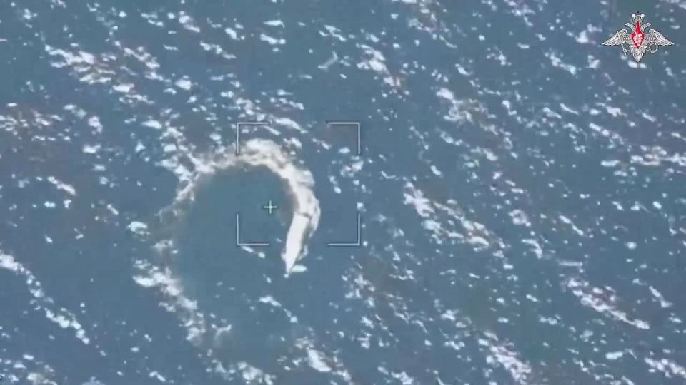 Кадры уничтожения безэкипажных катеров ВСУ в Черном море показало Минобороны