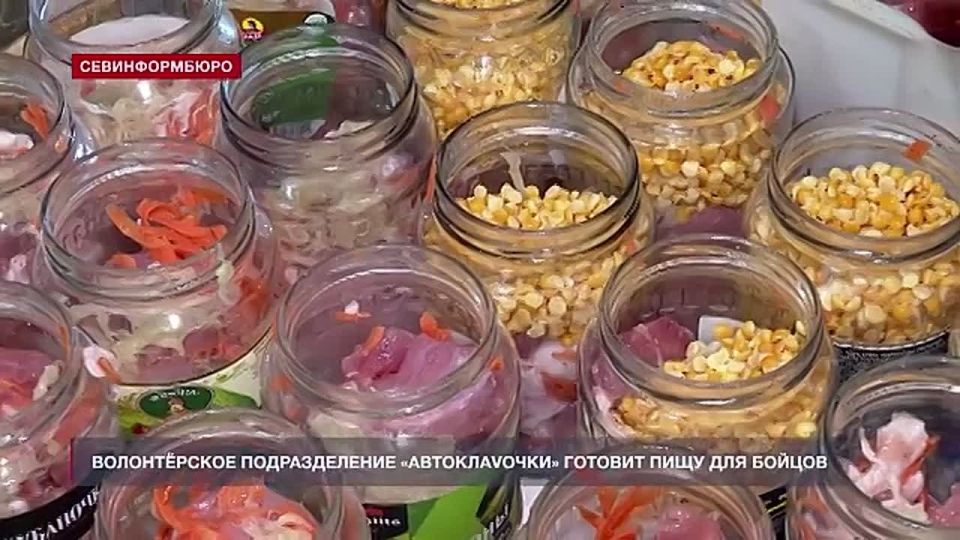 Волонтёрское подразделение «АвтоКлаVочки» готовит домашнюю пищу для отправки на фронт