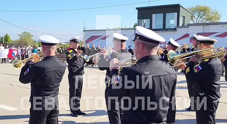 В Севастополе почтили память сапёров-пиротехников МЧС, погибших при разминировании Курской области – майора Сергея Иванова и прапорщика Решата Медиева