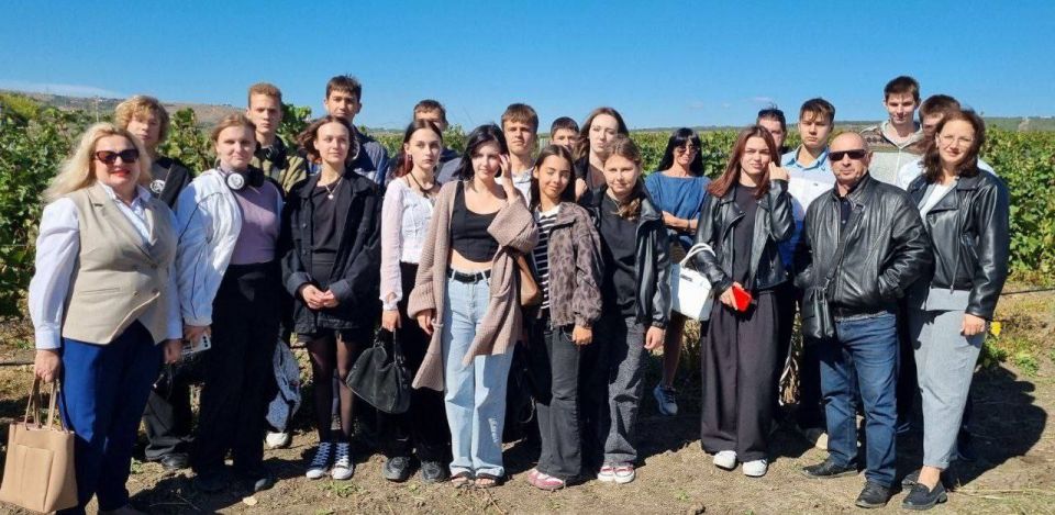 Севастопольские школьники побывали на предприятии «Агрофирма «Золотая Балка»