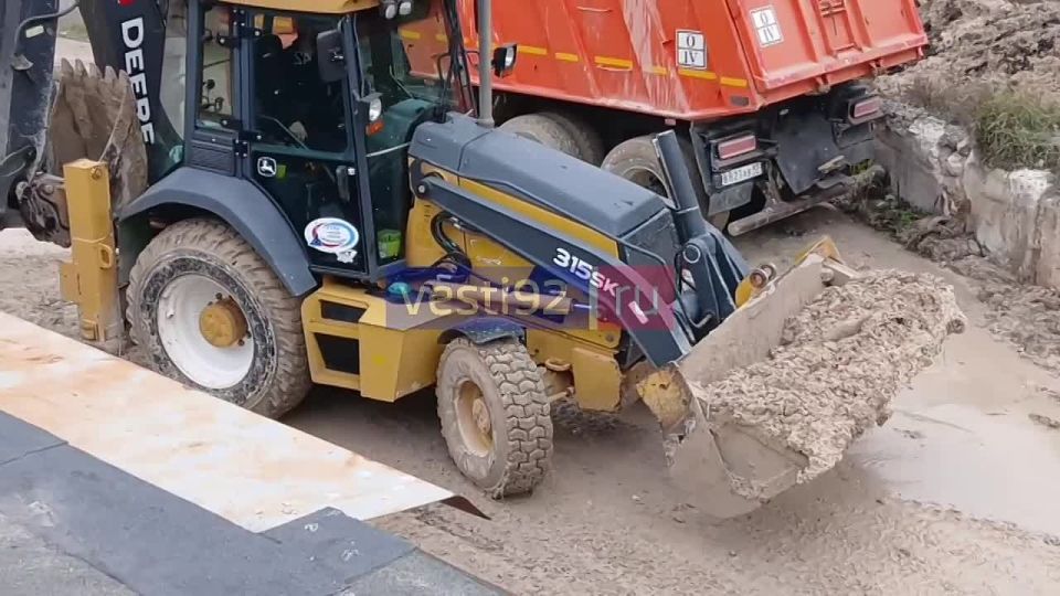 В гаражном кооперативе «Серж» на Казачинском шоссе работает техника водоканала
