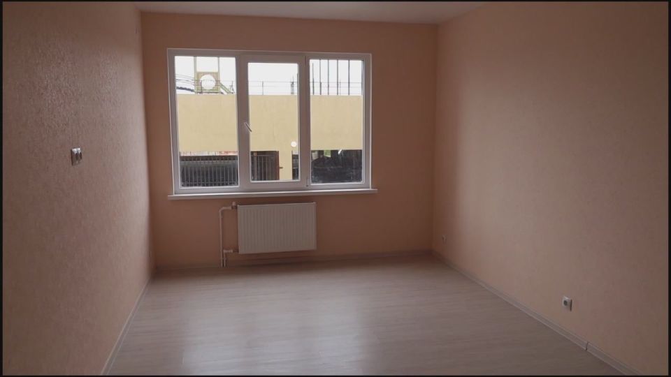 В Севастополе при надзорном сопровождении прокуратуры для детей-сирот построено 26 квартир в новом доме на ул. Лабораторное шоссе. Сегодня владельцы получили ключи от своего жилья