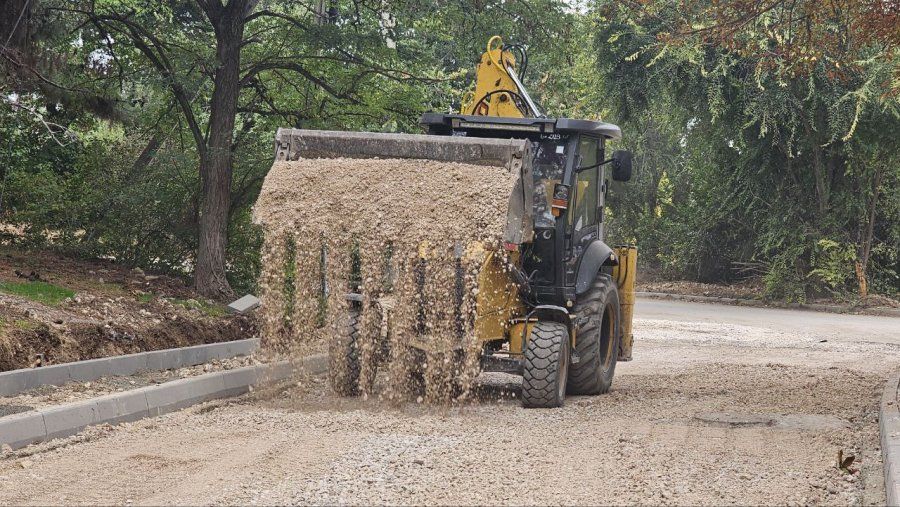 На проспекте Победы строят новый тротуар и ремонтируют внутриквартальный проезд На проспекте Победы строят новый тротуар и ремонтируют внутриквартальный проезд