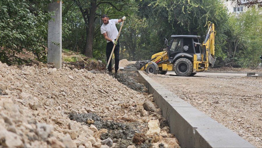 На проспекте Победы строят новый тротуар и ремонтируют внутриквартальный проезд На проспекте Победы строят новый тротуар и ремонтируют внутриквартальный проезд