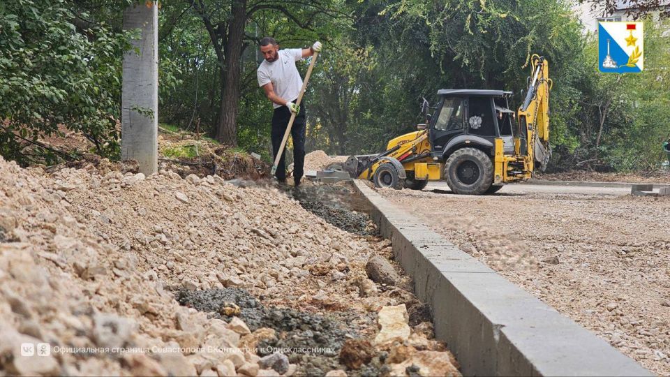 На проспекте Победы обновляют пешеходные сети и дороги На проспекте Победы обновляют пешеходные сети и дороги