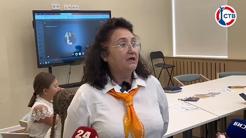 «Ребята сопереживают своим ровесникам в исторических регионах и всячески готовы их поддержать», — рассказывает советник директора школы №12 Оксана Прокопчук