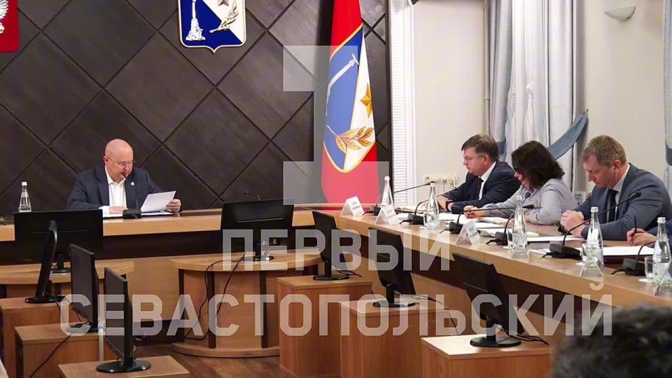 Прорыв трубы на коллекторе в Казачьей бухте устранен – и. о. первого замгубернатора Севастополя Парикин