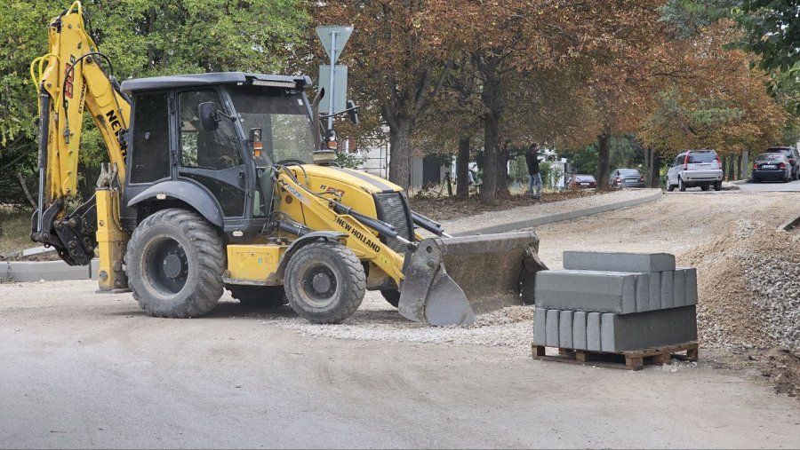 На проспекте Победы строят новый тротуар и ремонтируют внутриквартальный проезд На проспекте Победы строят новый тротуар и ремонтируют внутриквартальный проезд